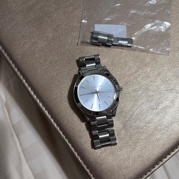 Michael Kors, silver watch - Picture 1 of 3
